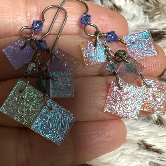 Sterling silver blue Swarovski square iridescent earrings - Picture 5 of 7